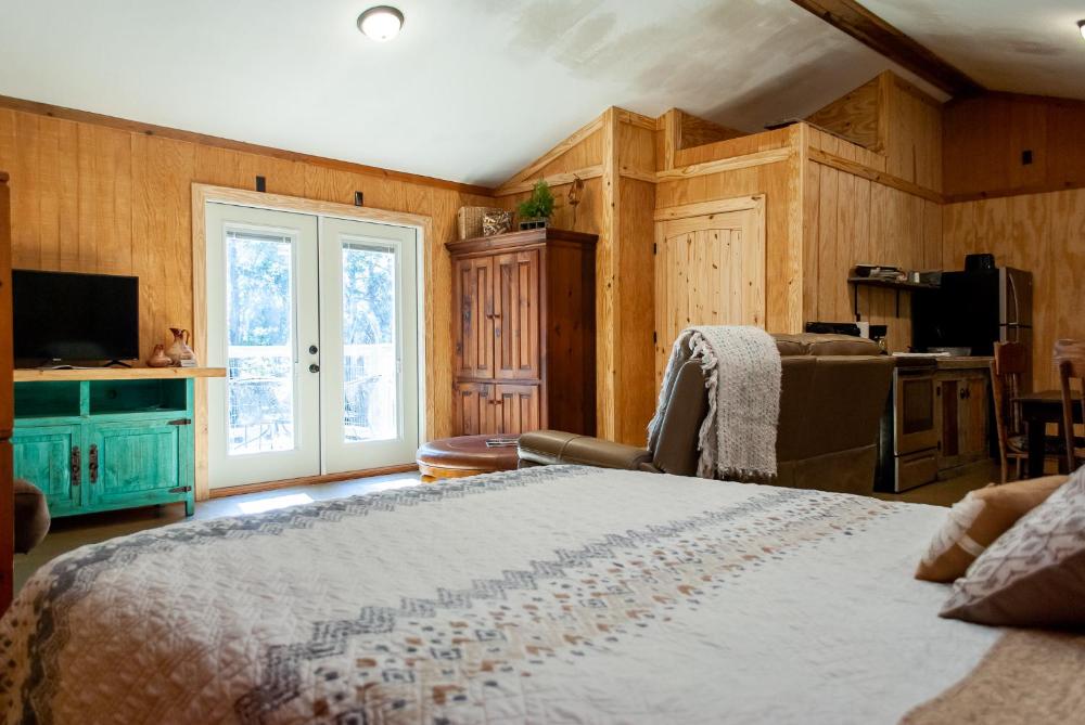 Wagon Wheel Suite interior